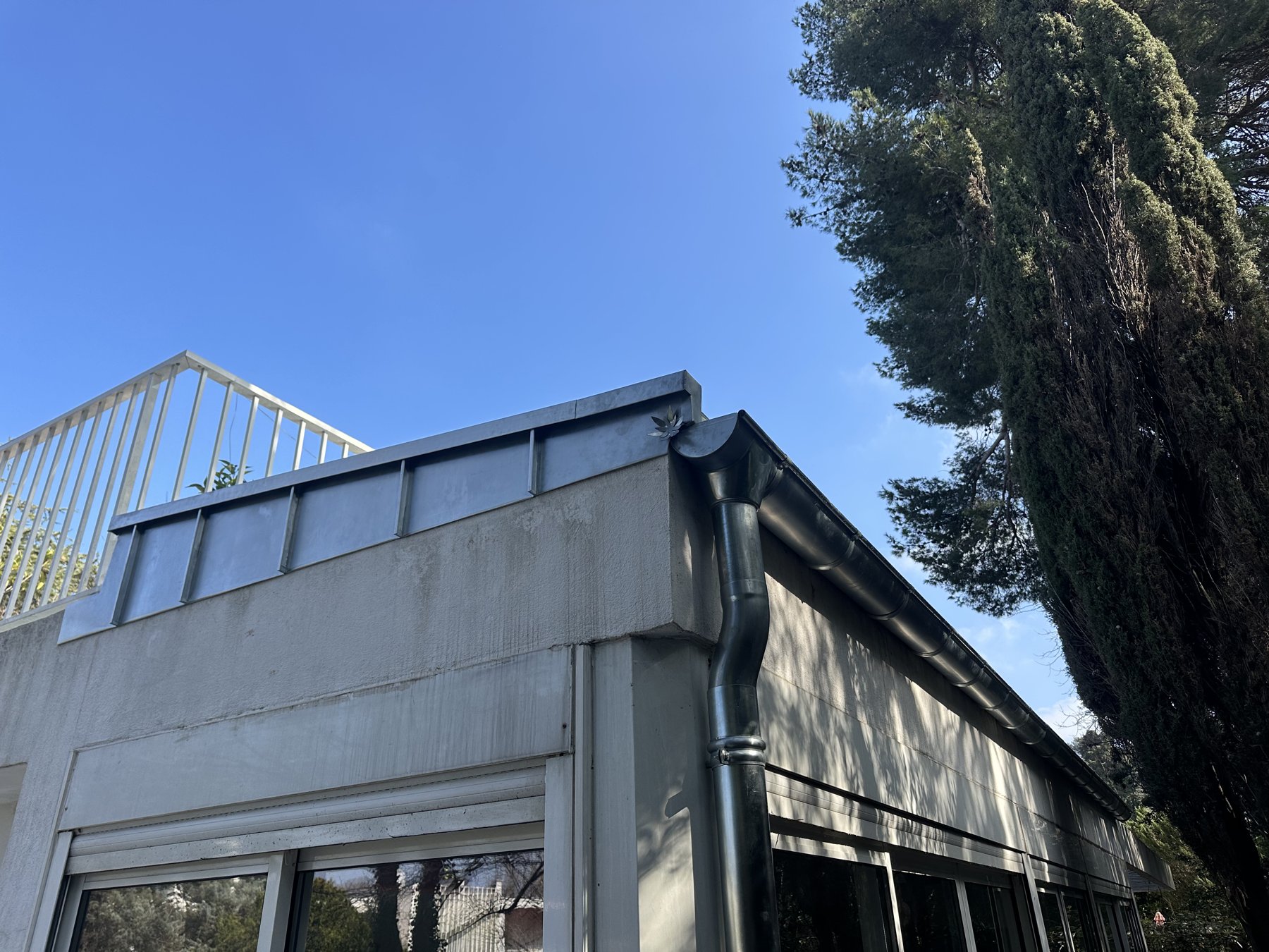 Toiture faible pente zinc naturel joint debout, Aix-en-Provence