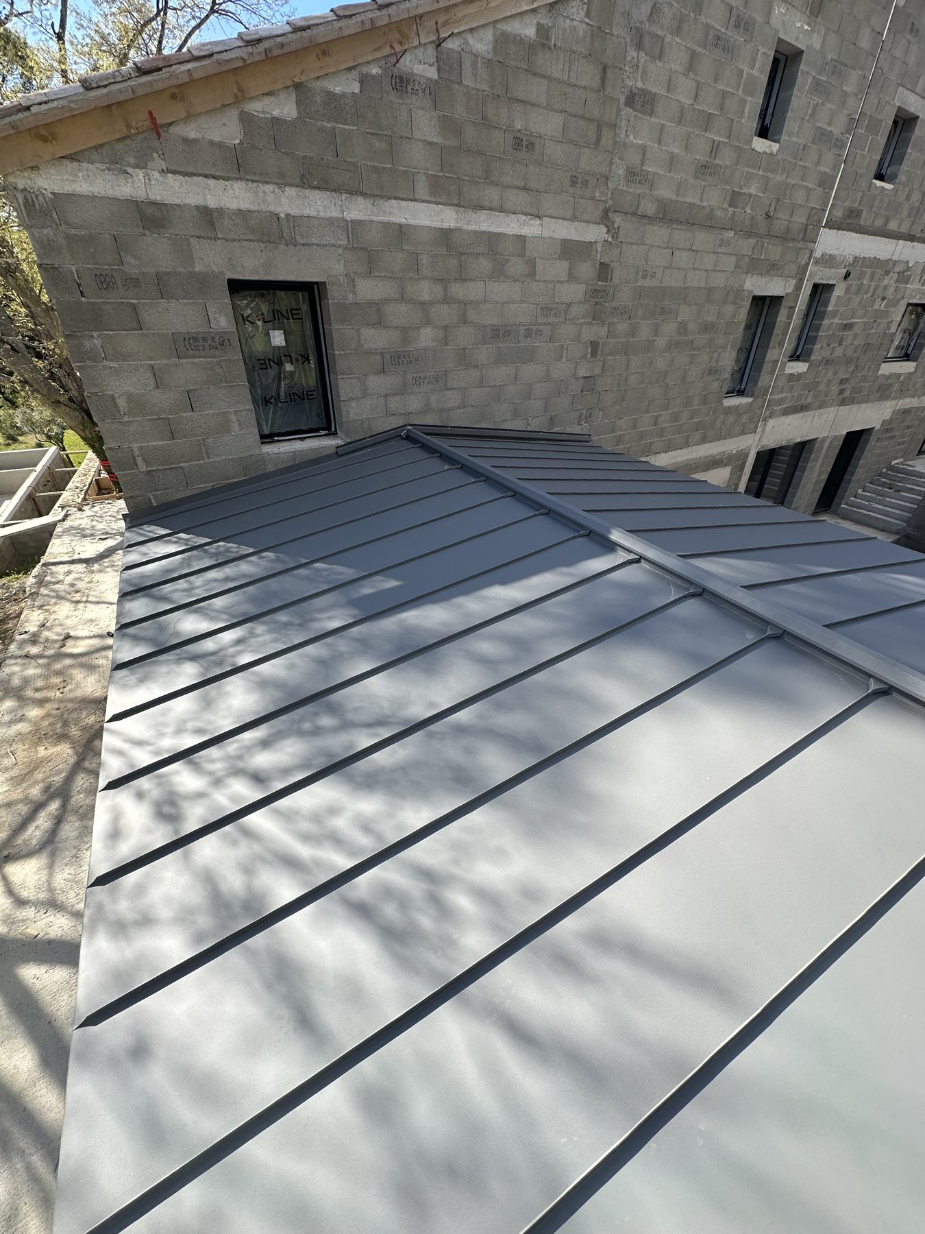 Toiture faible pente zinc quartz joint debout, Aix-en-Provence